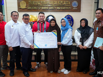 Kemenhub Fasilitasi Penyerahan Asuransi Pelaut Kapal Sinbangjuho 2022 dan Tegaskan Pengawasan Ketat Pemenuhan Hak ABK
